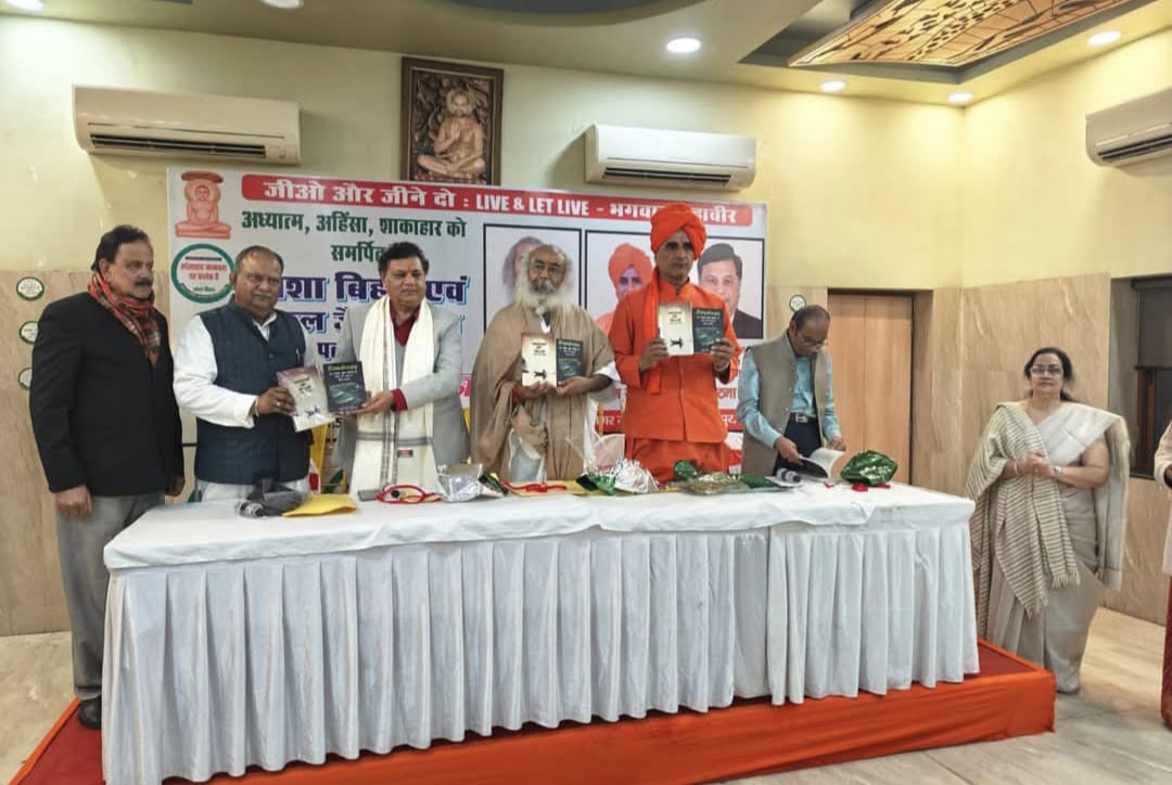 डॉ मनींद्र जैन ,राष्ट्रीय अध्यक्ष,श्री दिगम्बर जैन महासमिति  आचार्य प्रमोद कृष्णम ,कल्कीधाम  स्वामी संपूर्णानंदजी,कुरुक्षेत्र आदि विशिष्ट जनों का स्वागत आशा बिहार द्वारा