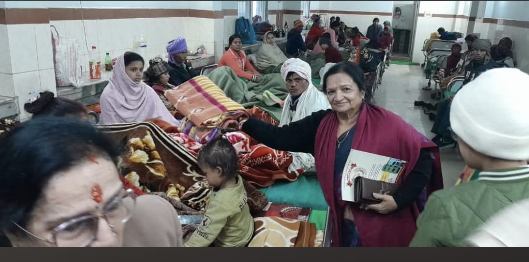 संजय आनंद हॉस्पिटल में मरीजों के बीच कम्बल वितरण